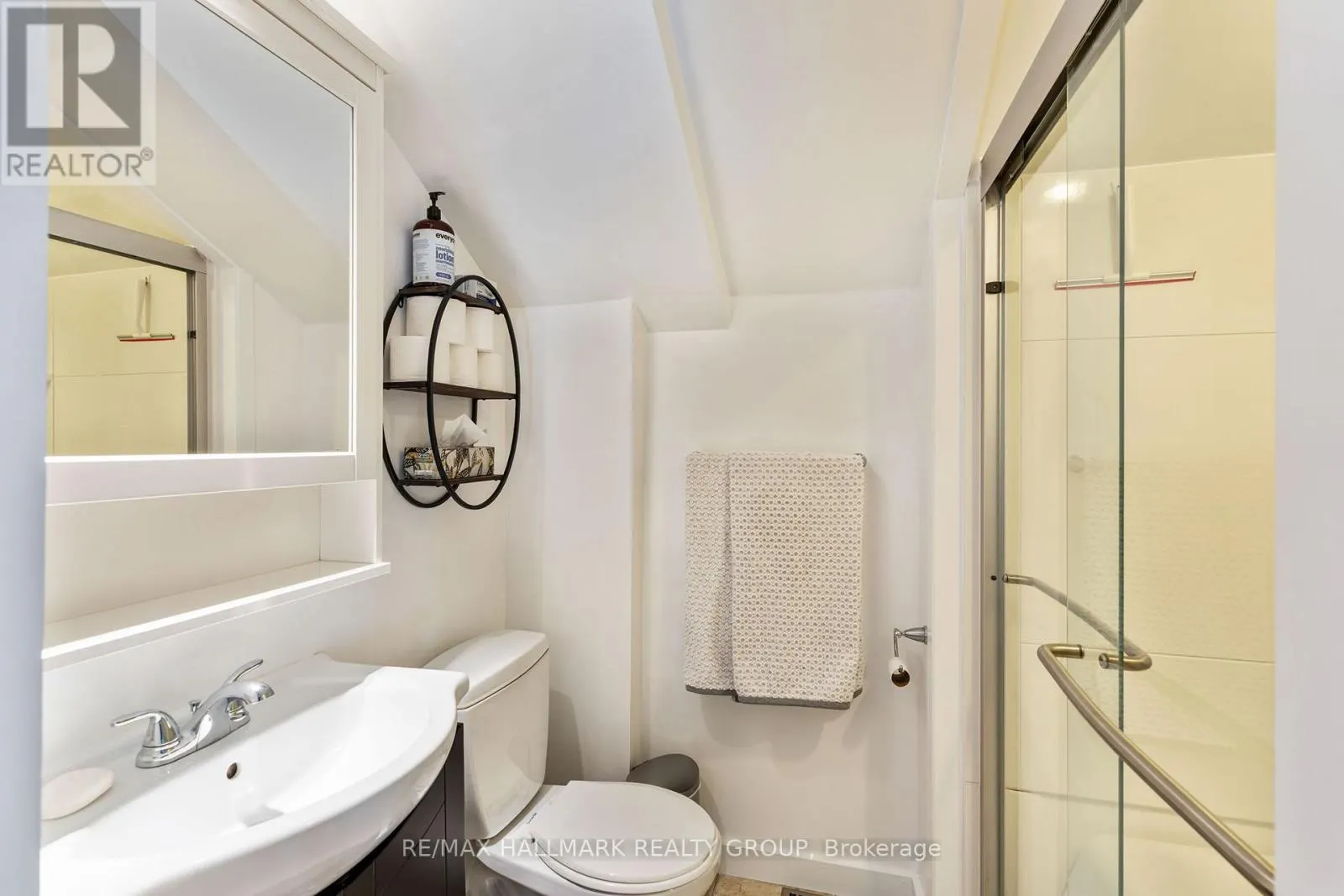 404 HENRY STREET W