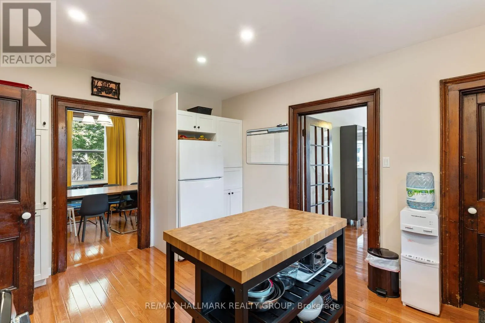 404 HENRY STREET W