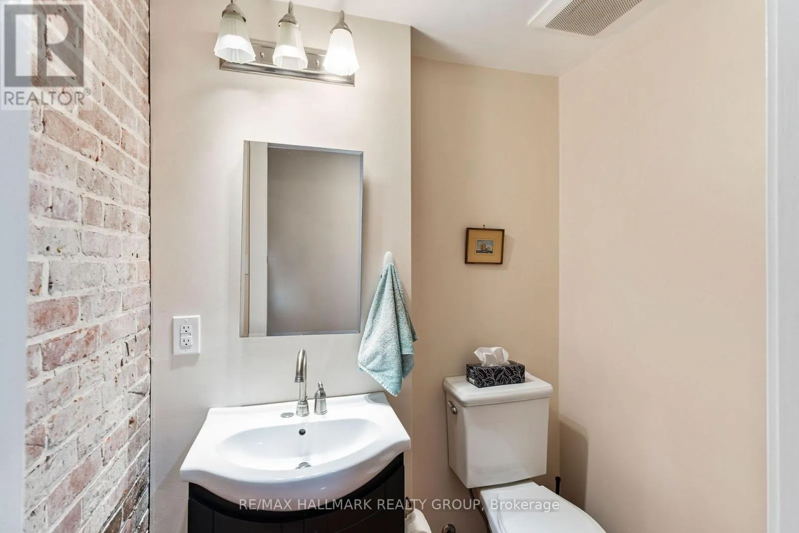 404 HENRY STREET W