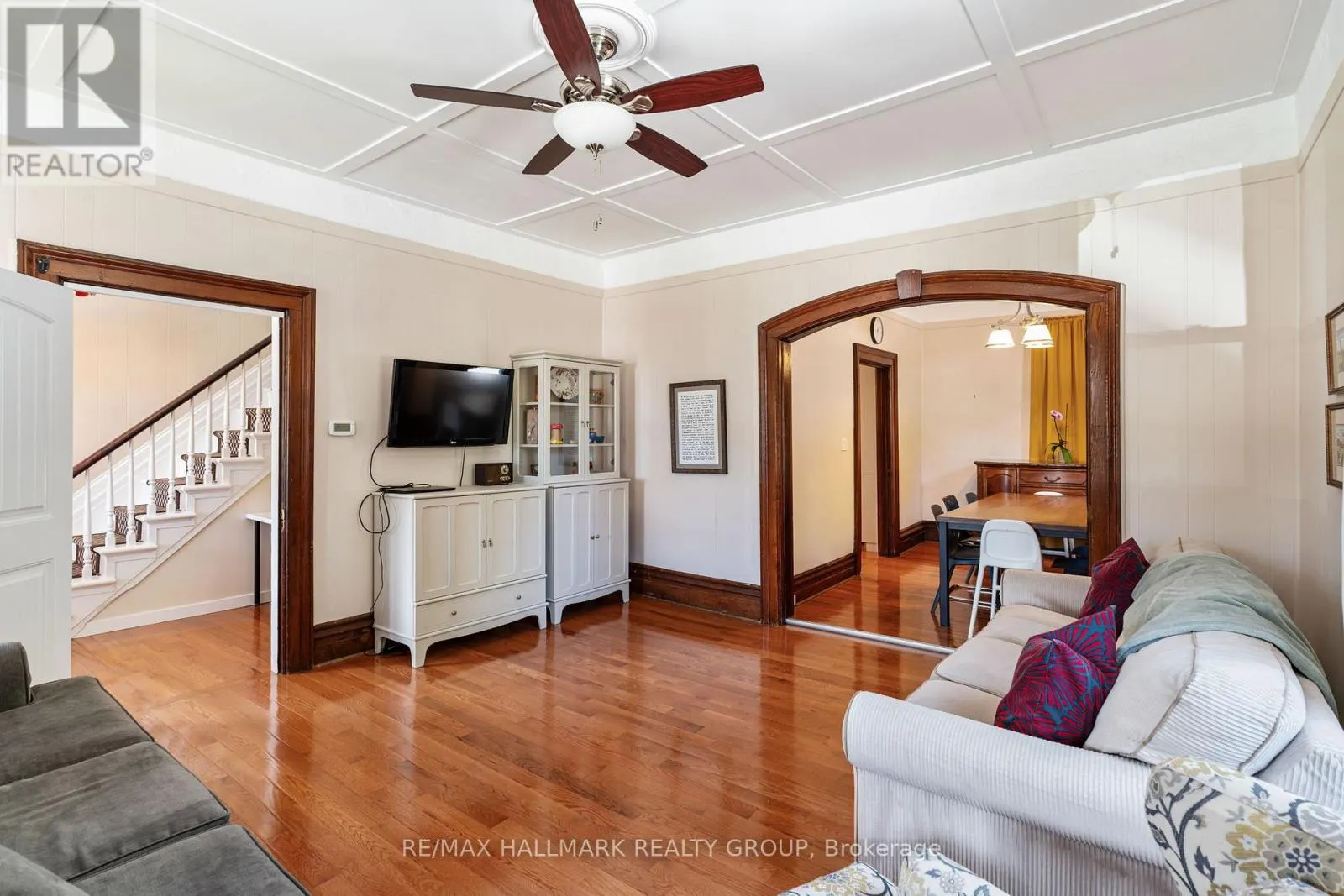 404 HENRY STREET W