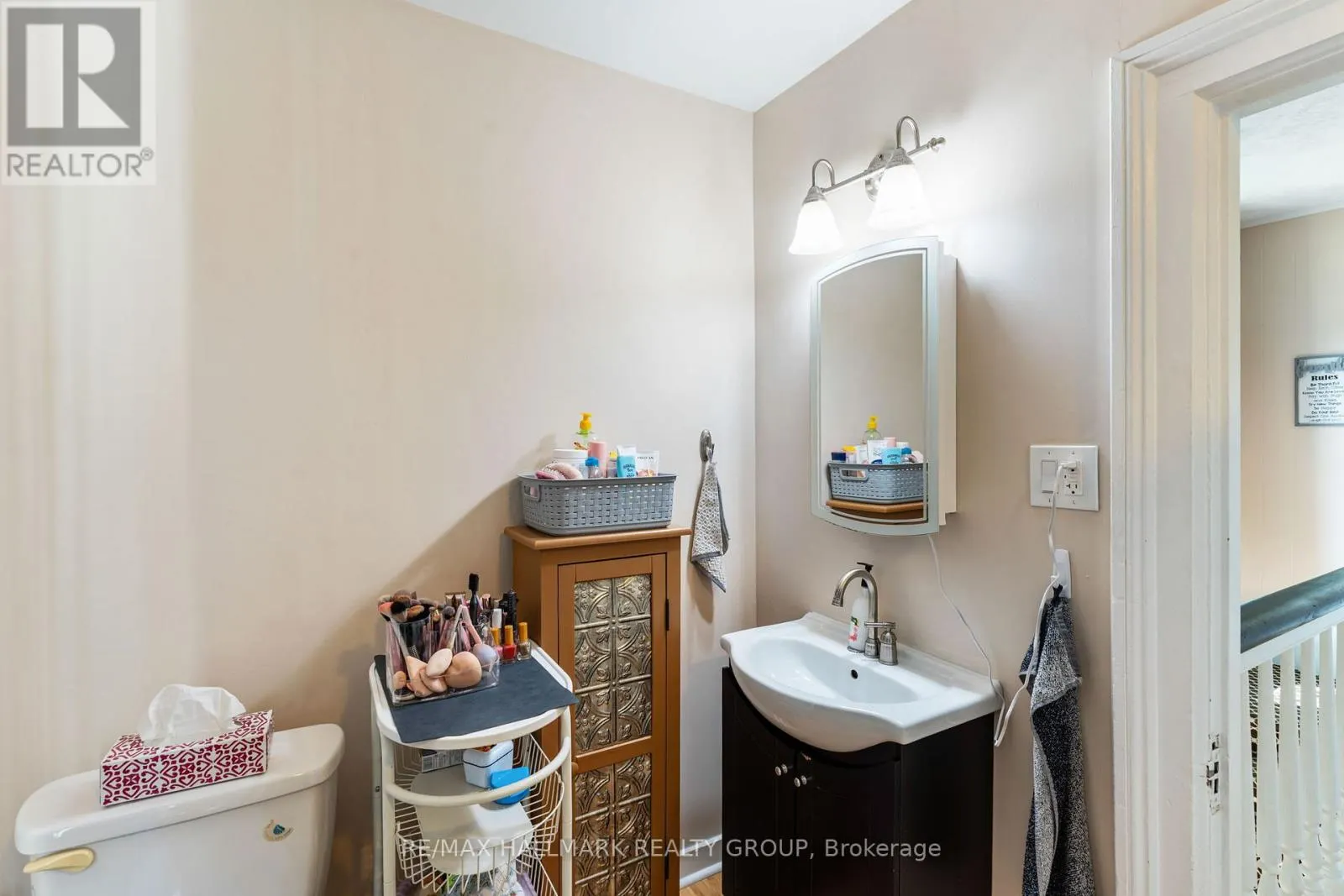 404 HENRY STREET W