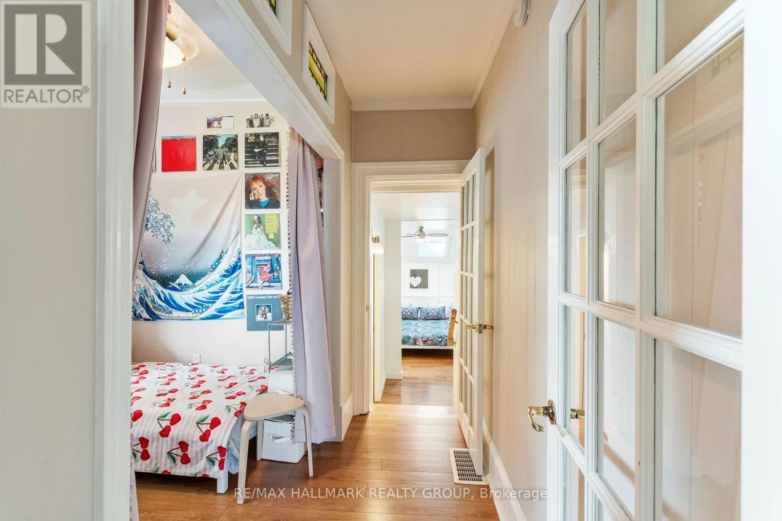 404 HENRY STREET W