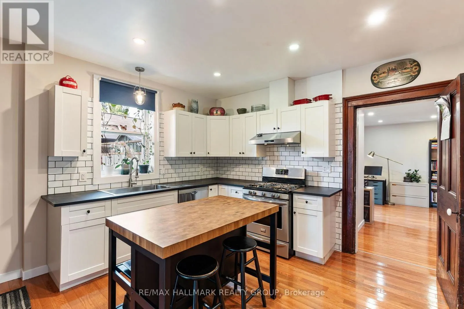 404 HENRY STREET W
