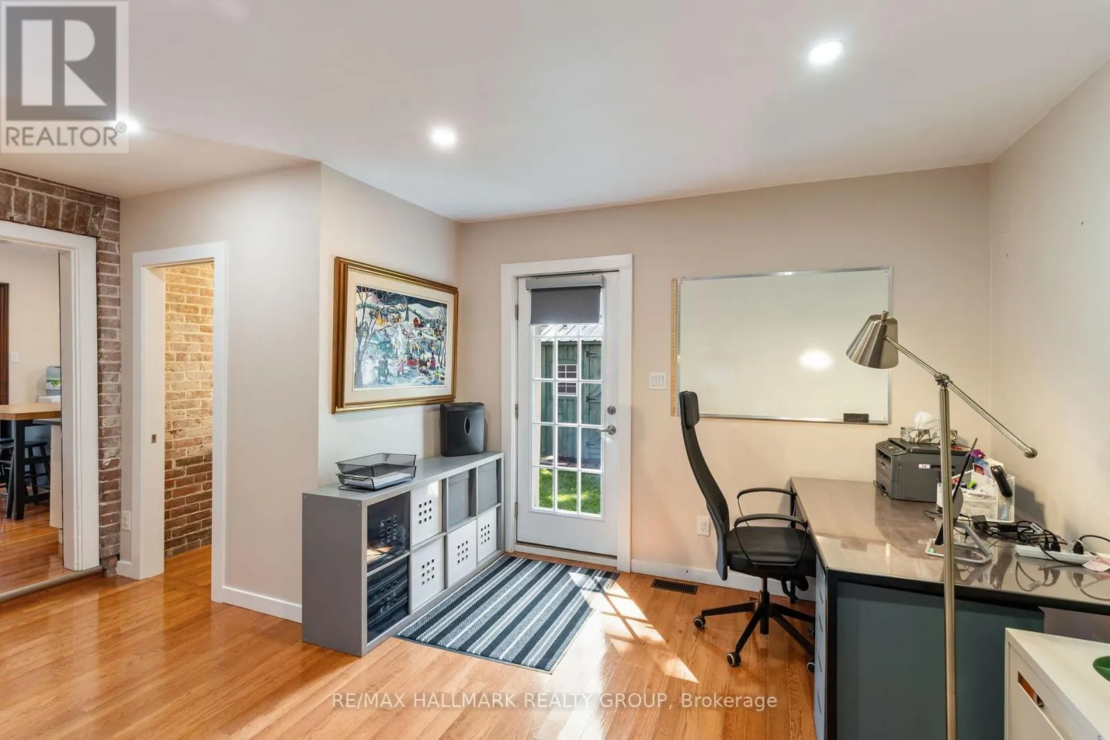 404 HENRY STREET W