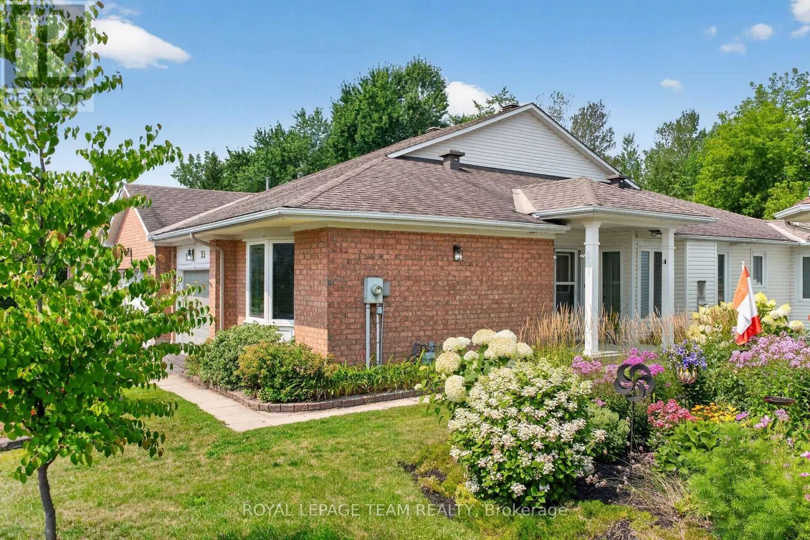 35 BILLINGHAM CRESCENT