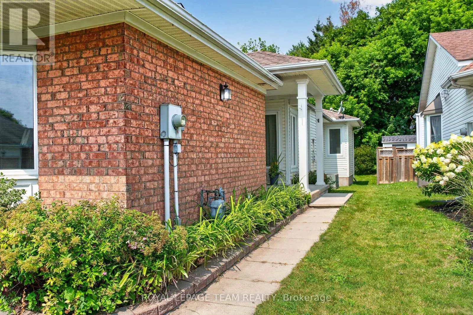 35 BILLINGHAM CRESCENT