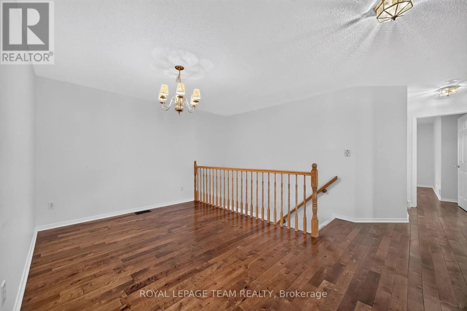 35 BILLINGHAM CRESCENT