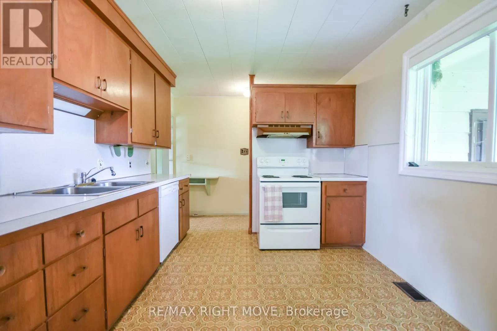 574 LAKE DALRYMPLE ROAD
