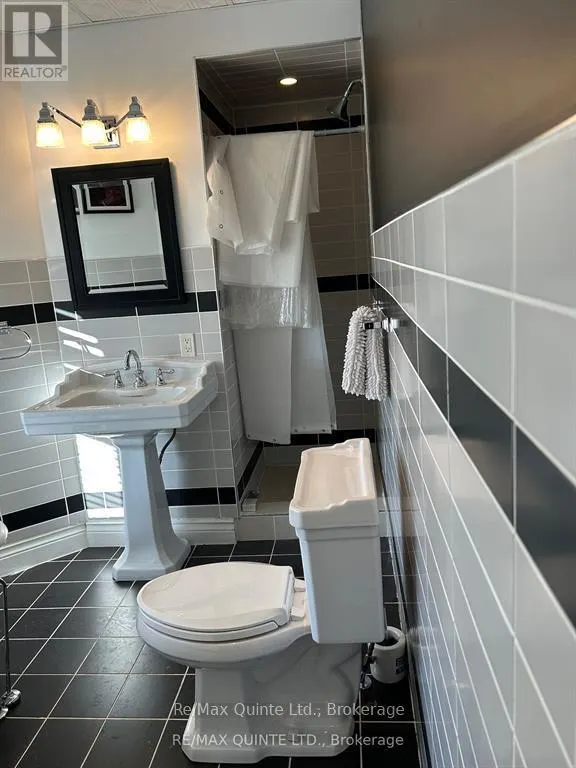 5 - 116 KING STREET #5