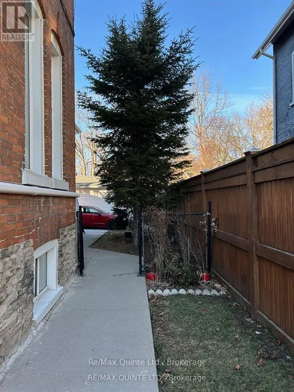 5 - 116 KING STREET #5