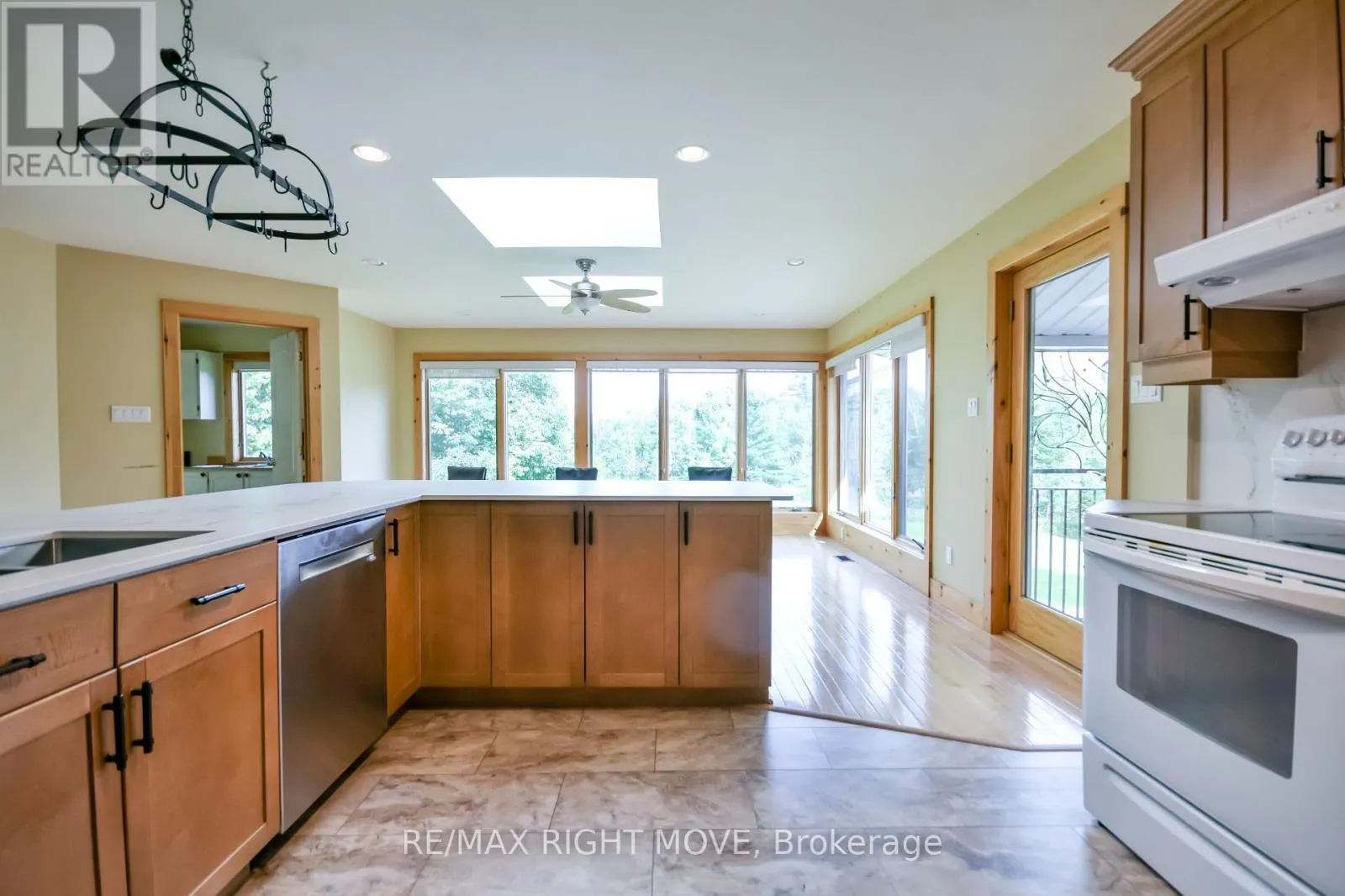 570 LAKE DALRYMPLE ROAD