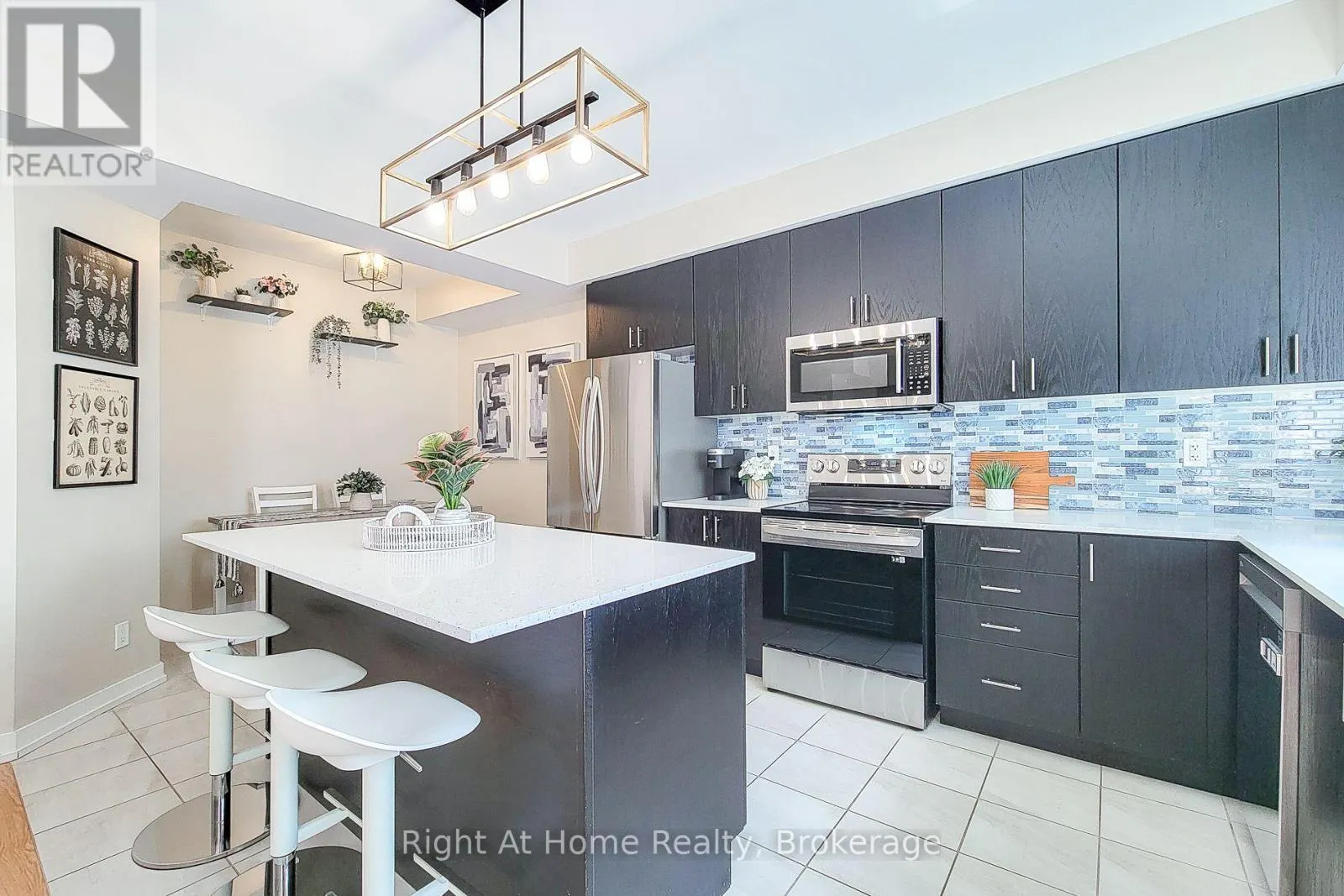 3 TRAILSIDE DRIVE