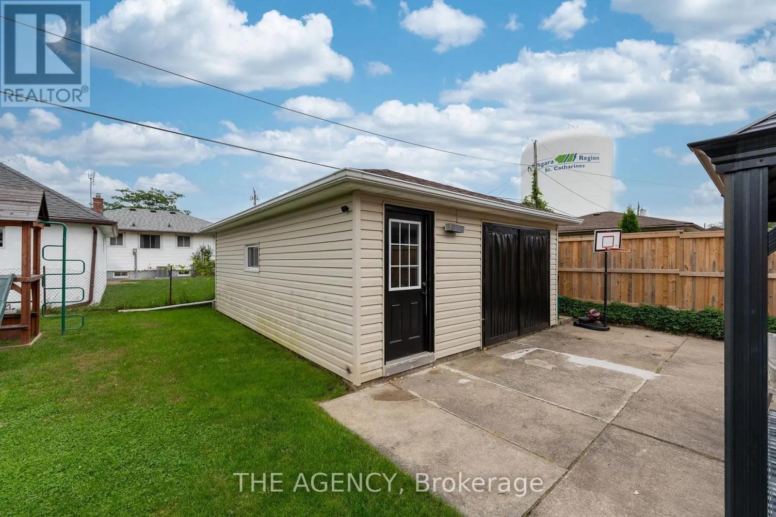 20 RIDGE POINT DRIVE
