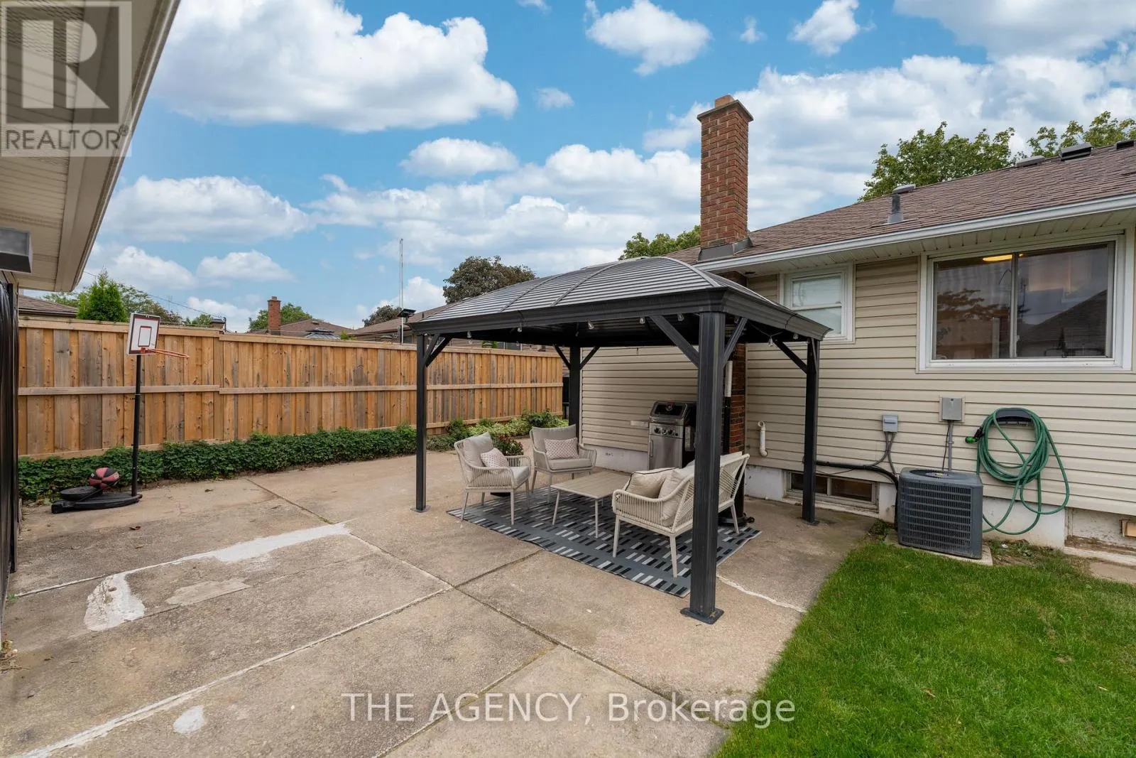 20 RIDGE POINT DRIVE