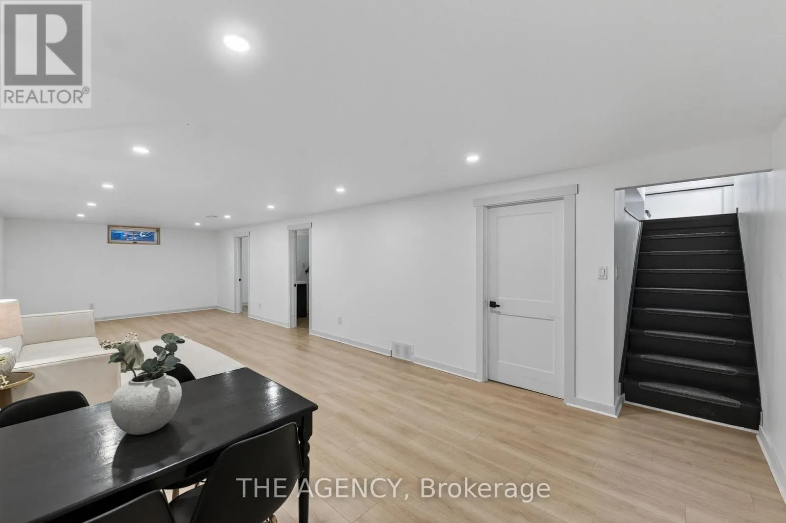 20 RIDGE POINT DRIVE