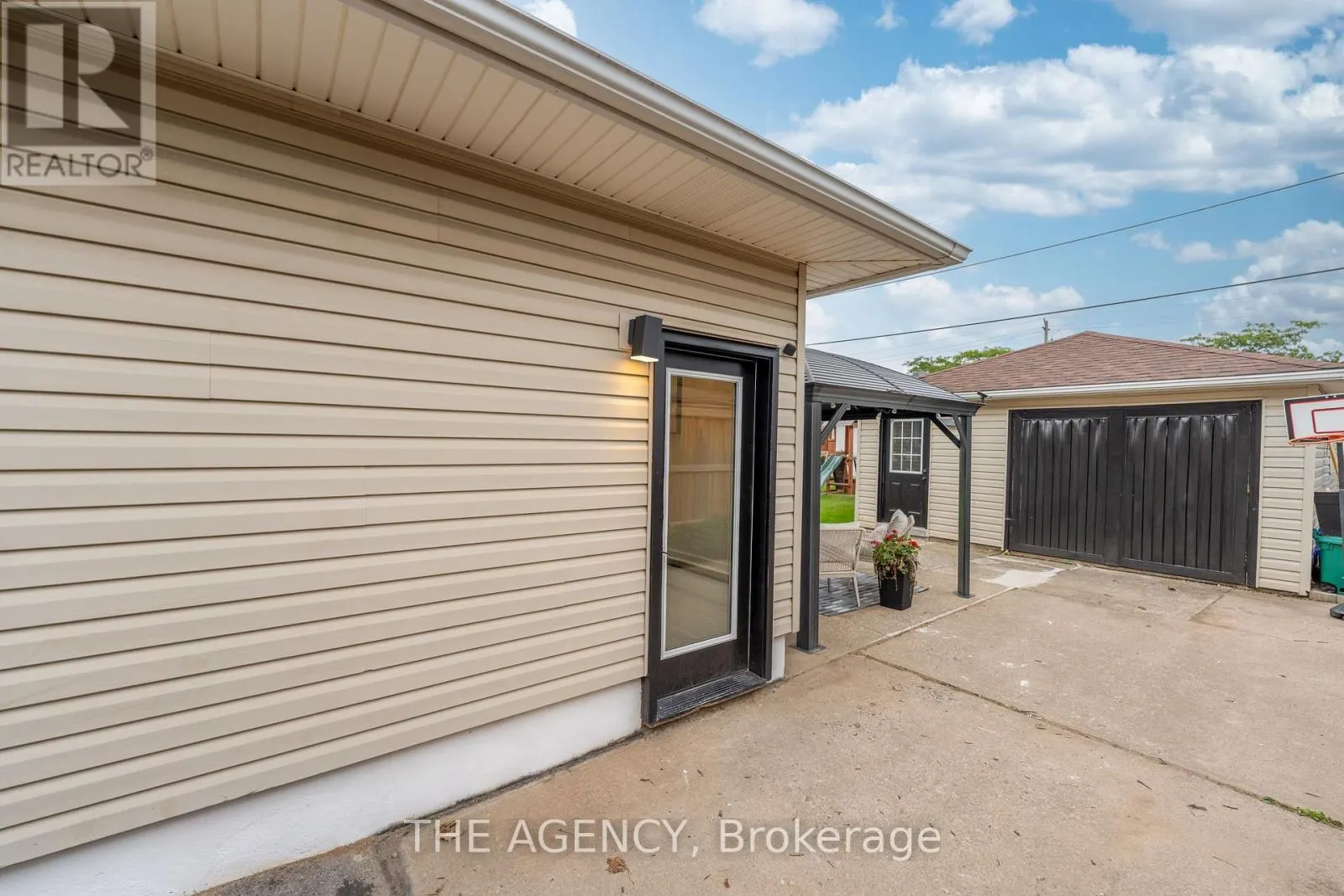 20 RIDGE POINT DRIVE