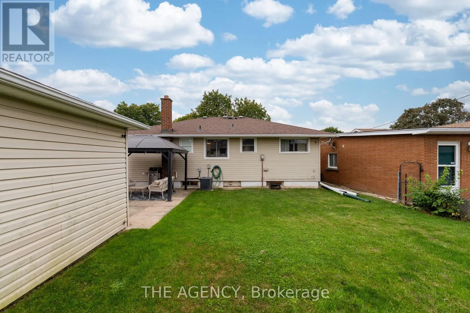 20 RIDGE POINT DRIVE