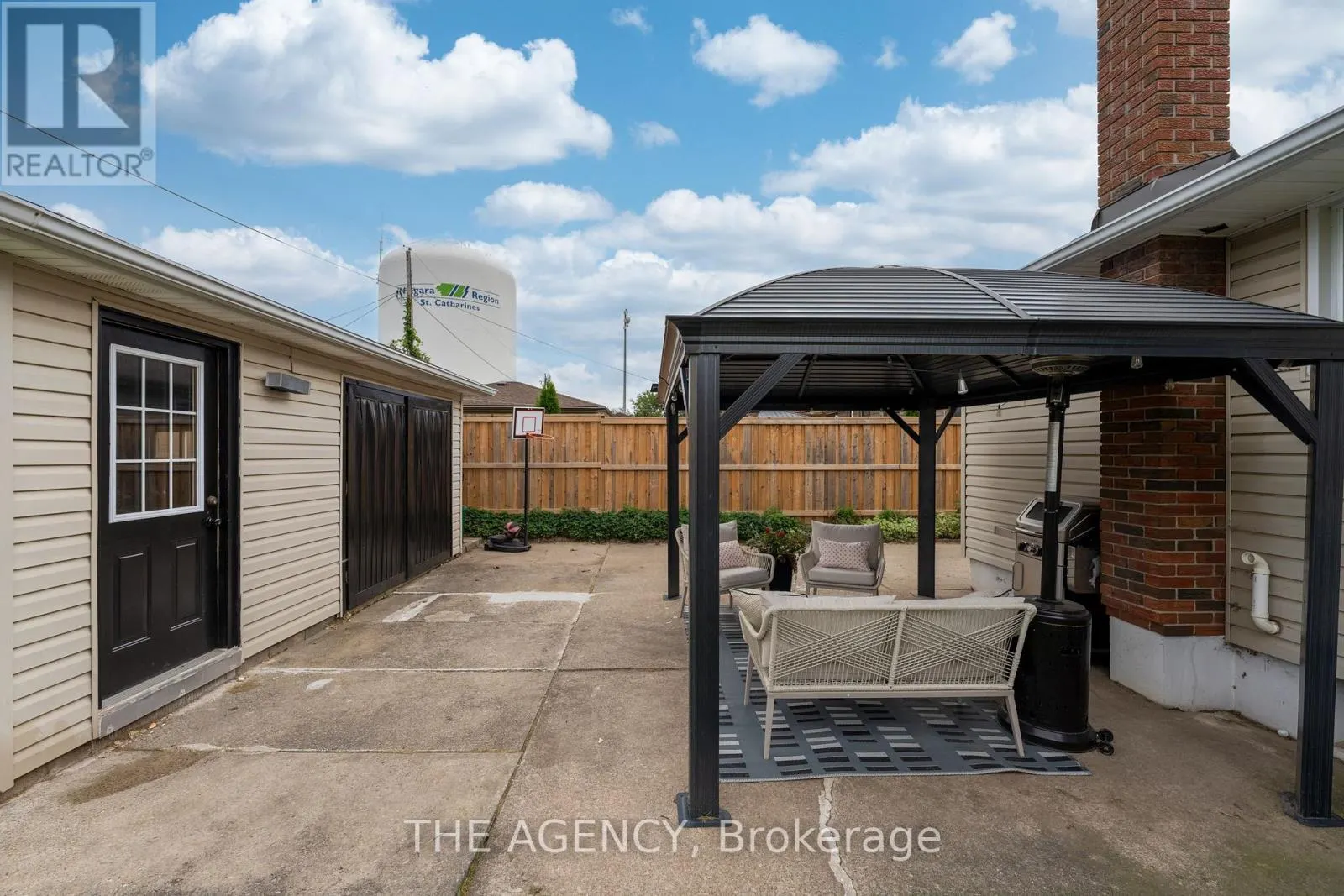 20 RIDGE POINT DRIVE