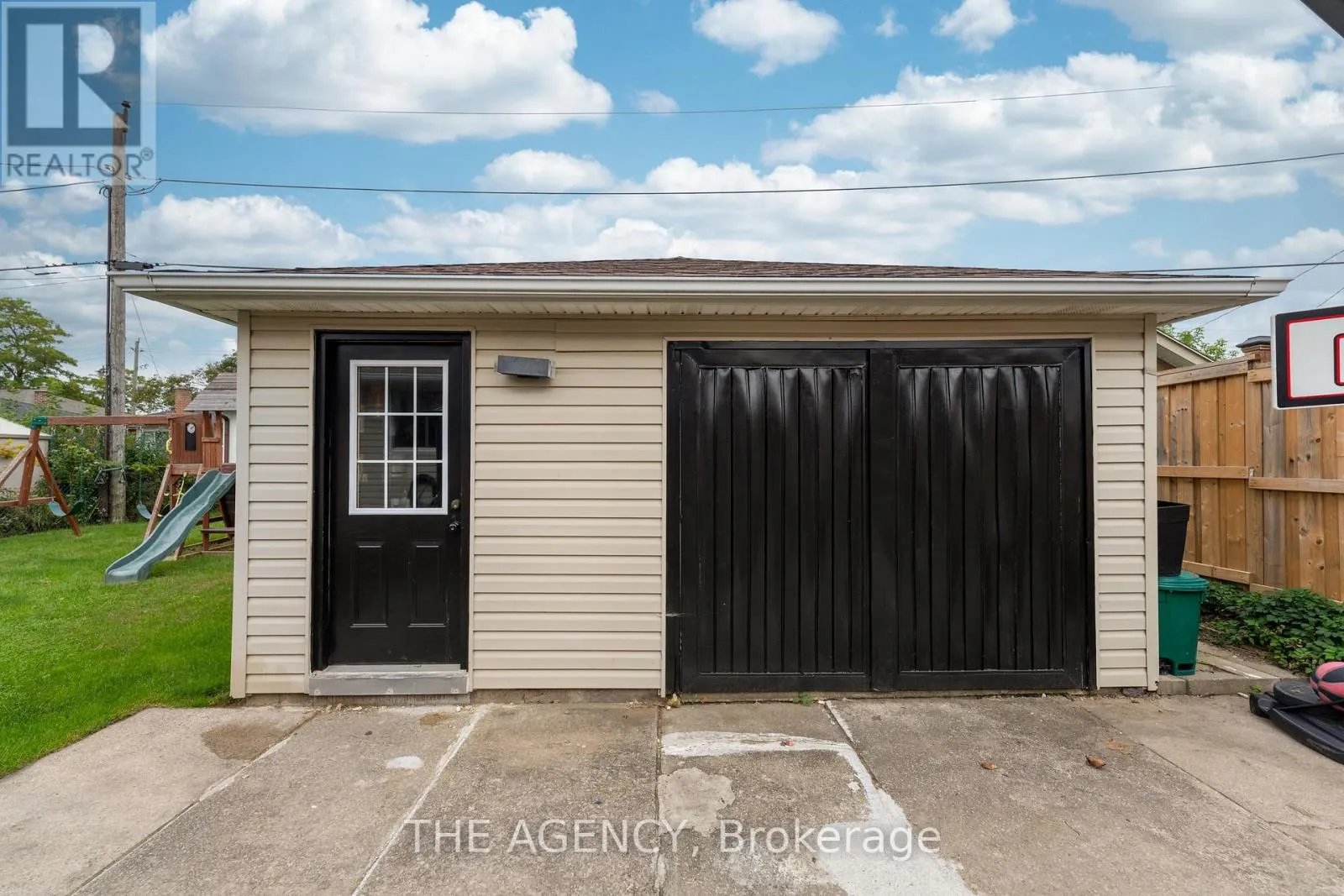 20 RIDGE POINT DRIVE