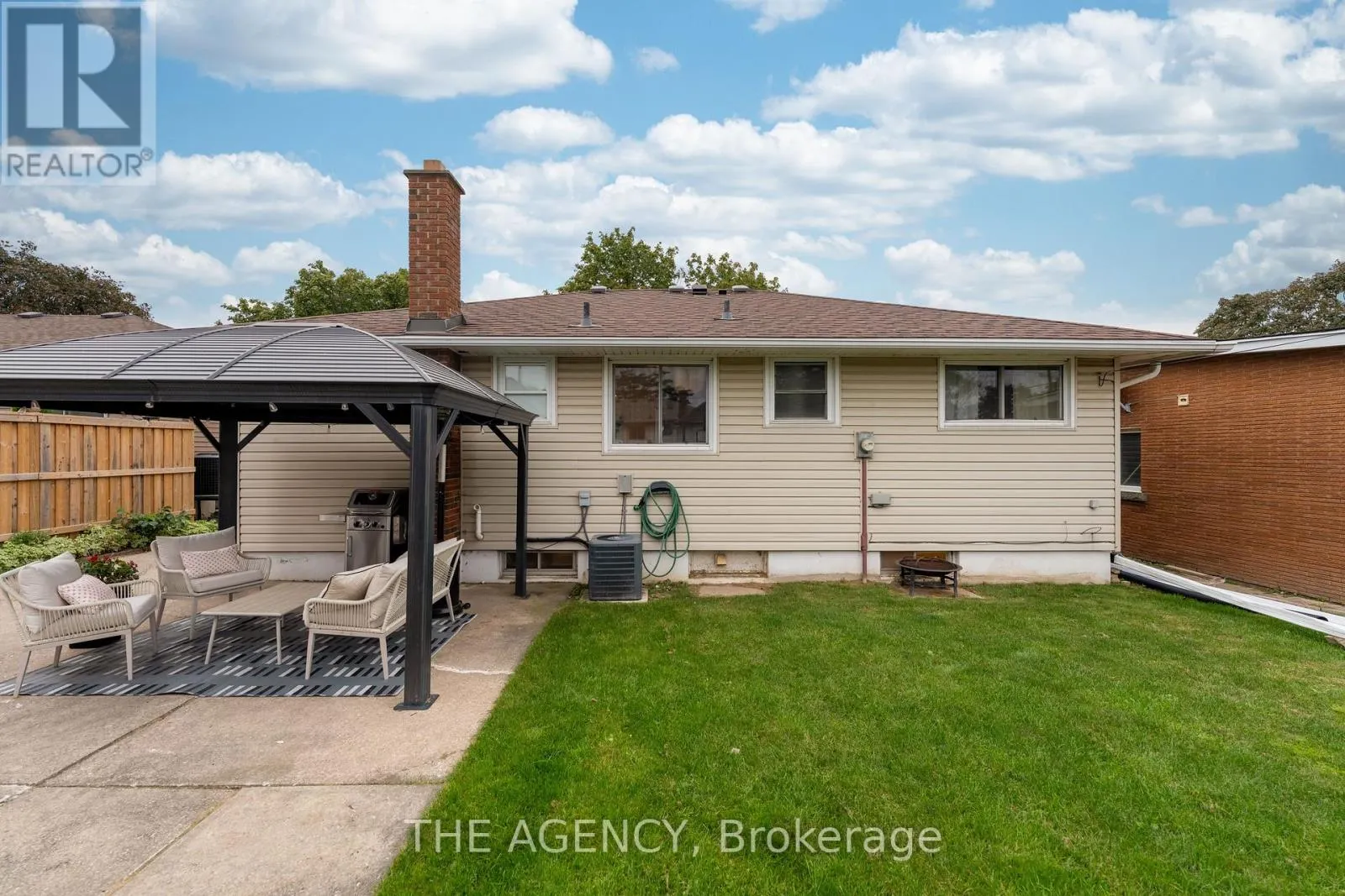 20 RIDGE POINT DRIVE