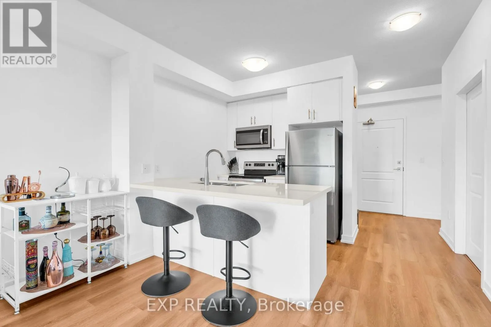 711 - 450 DUNDAS STREET EAST STREET
