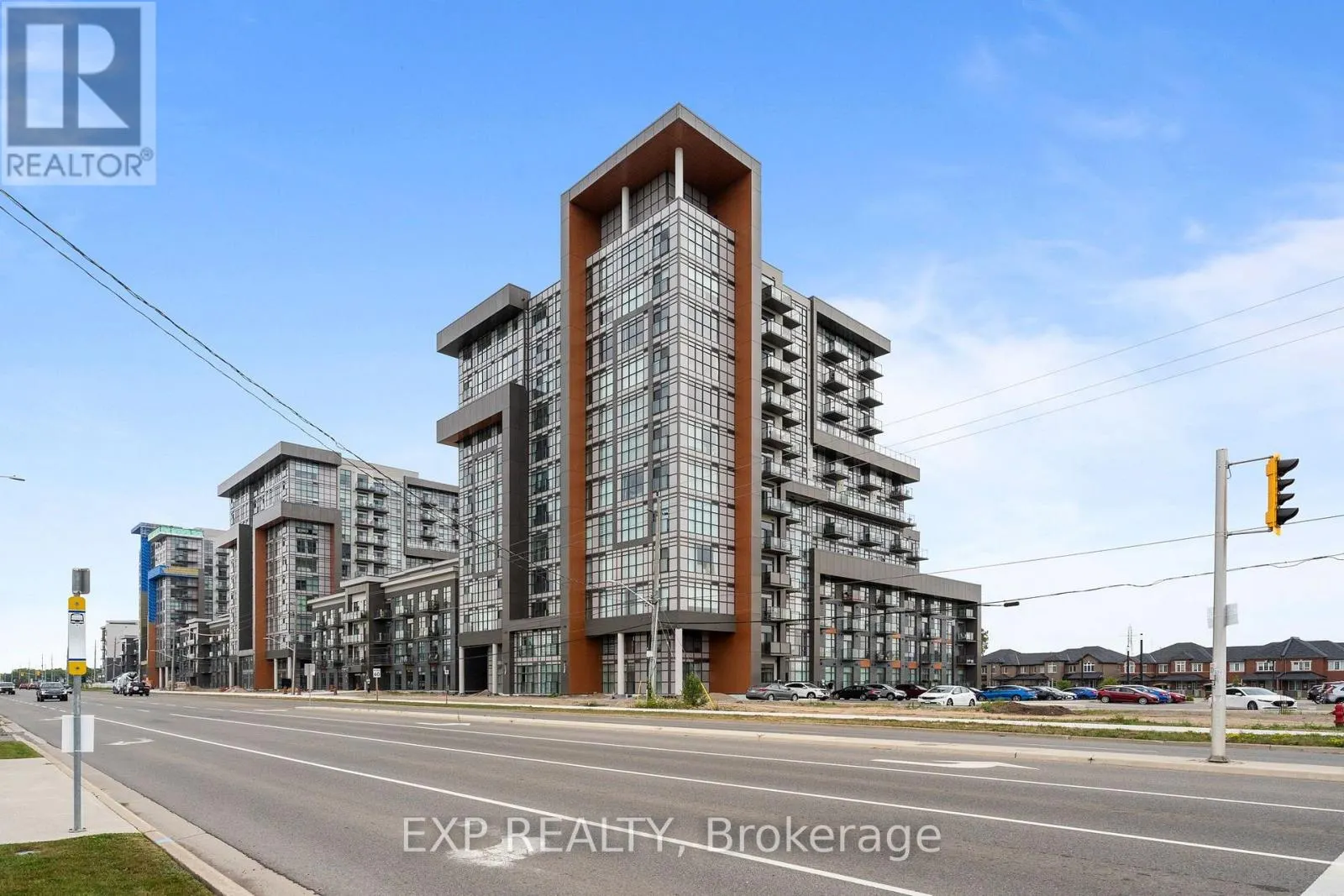 711 - 450 DUNDAS STREET EAST STREET