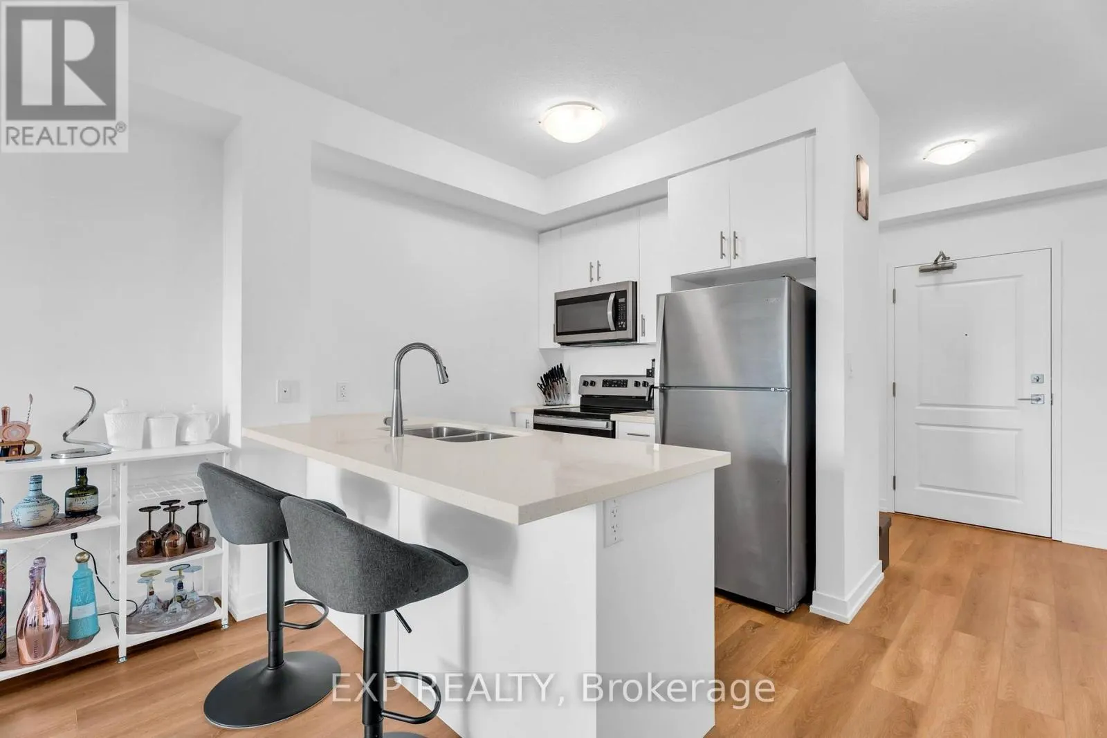 711 - 450 DUNDAS STREET EAST STREET