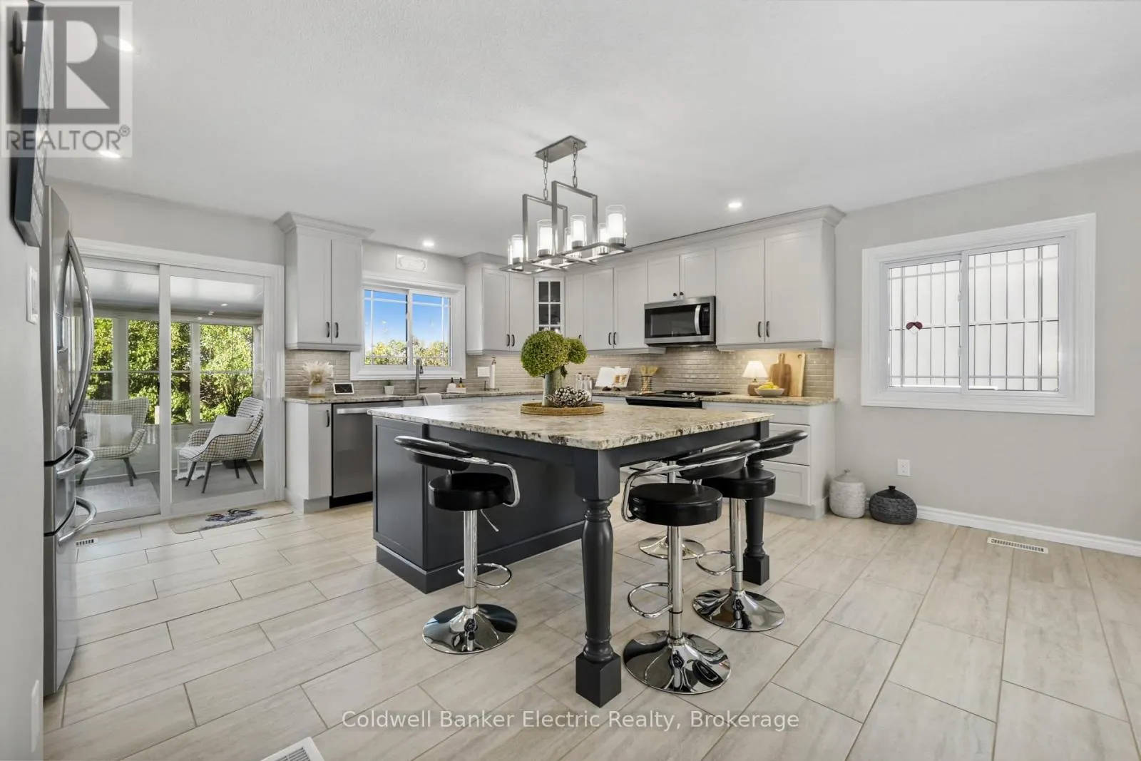 1988 MAPLERIDGE DRIVE