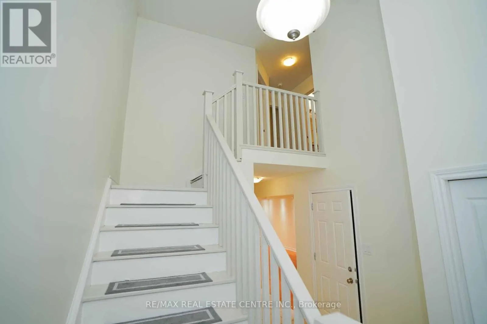 18 HERITAGE DRIVE