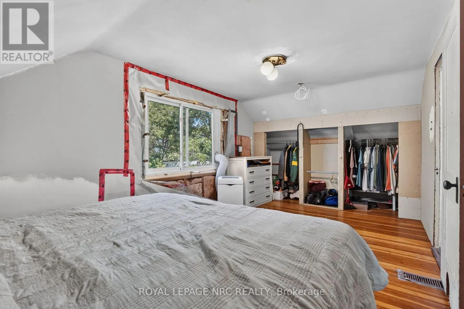 737 MAIN STREET W