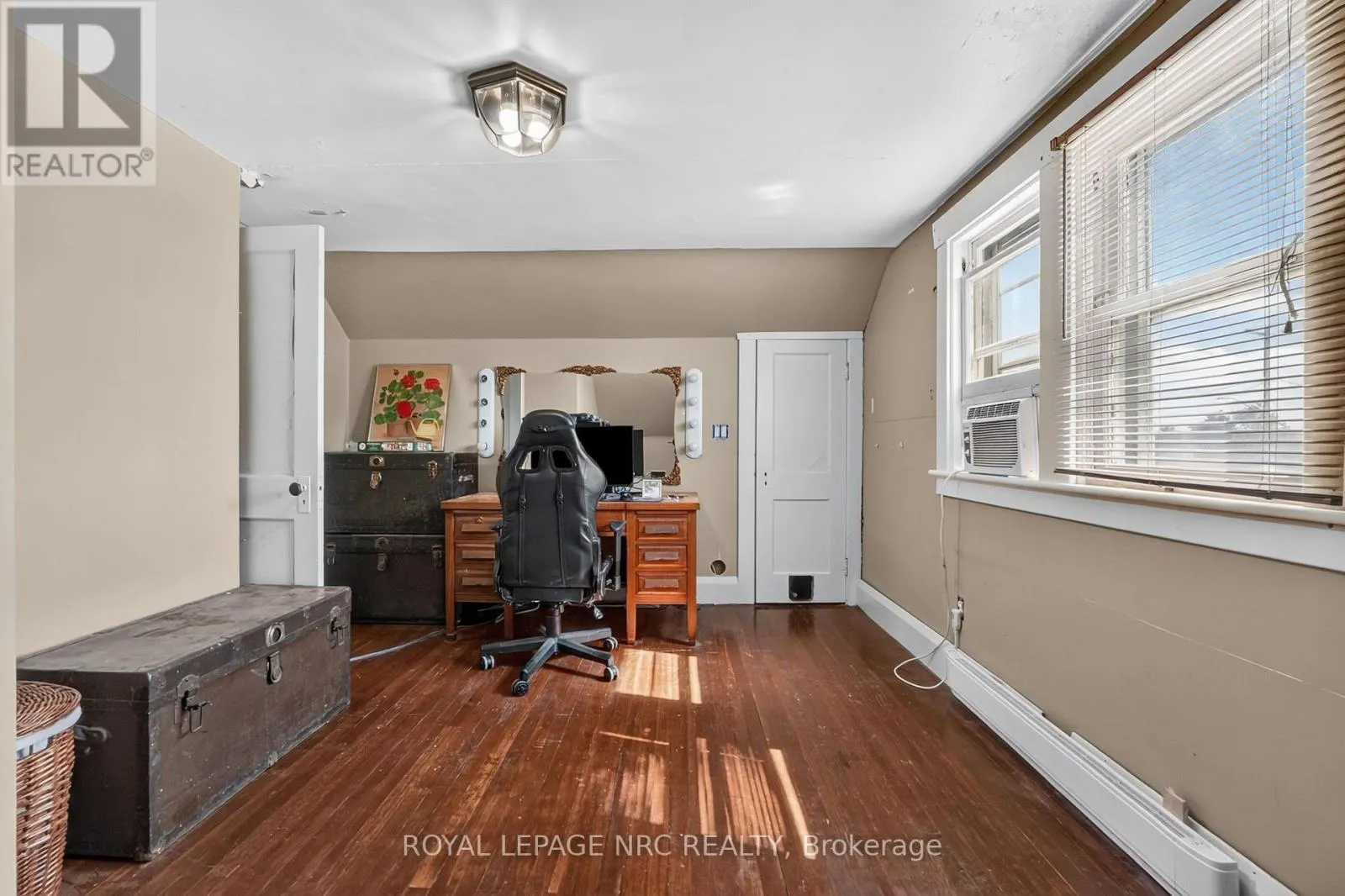 737 MAIN STREET W