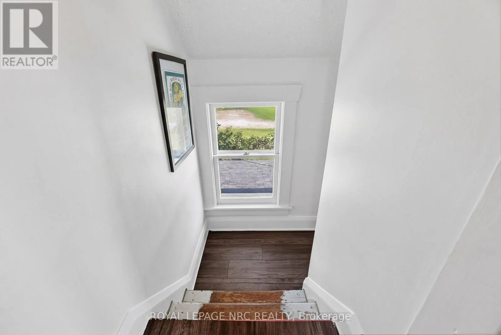 737 MAIN STREET W