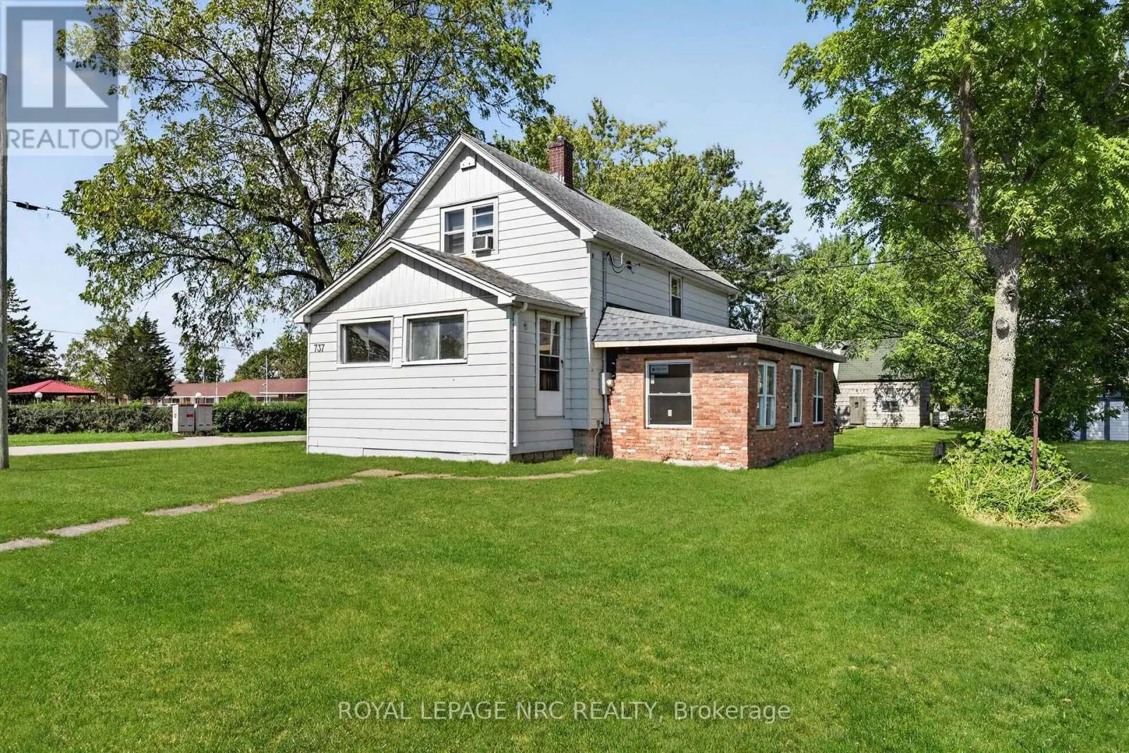 737 MAIN STREET W
