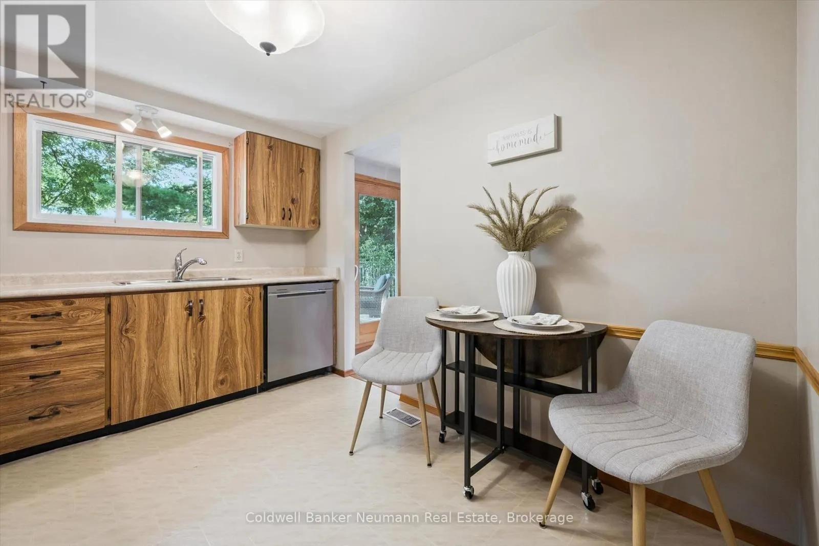 24 BRIARLEA ROAD