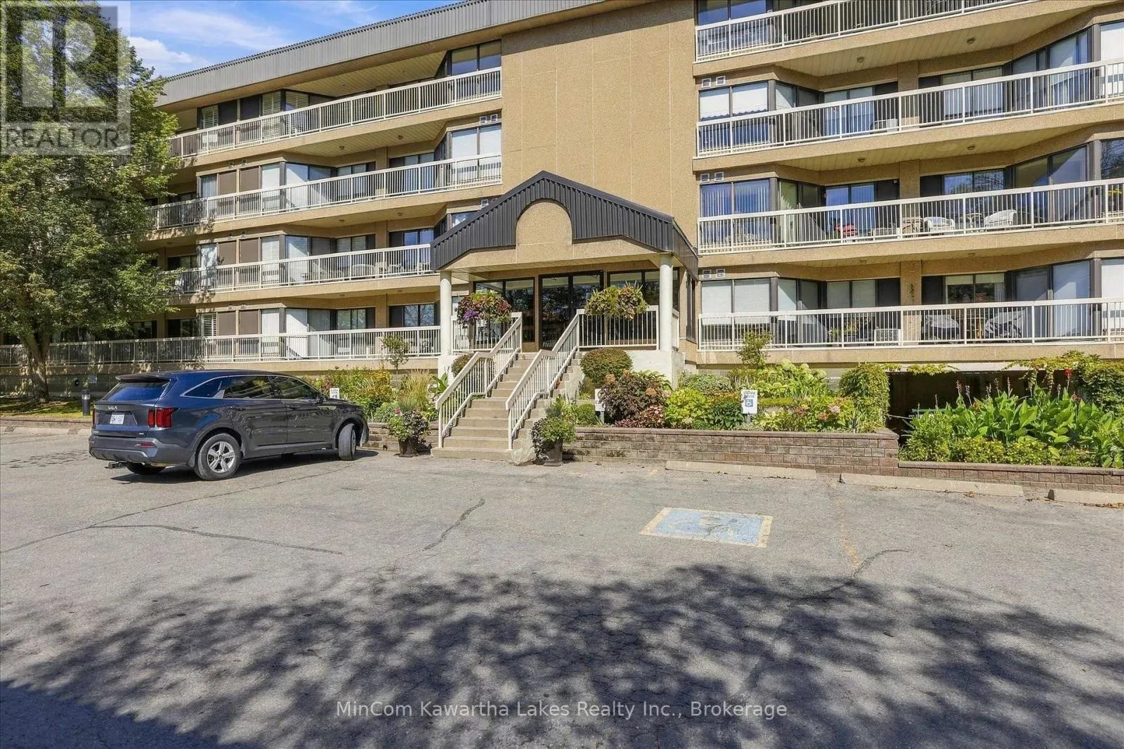 207 - 40 AUBURN STREET #207