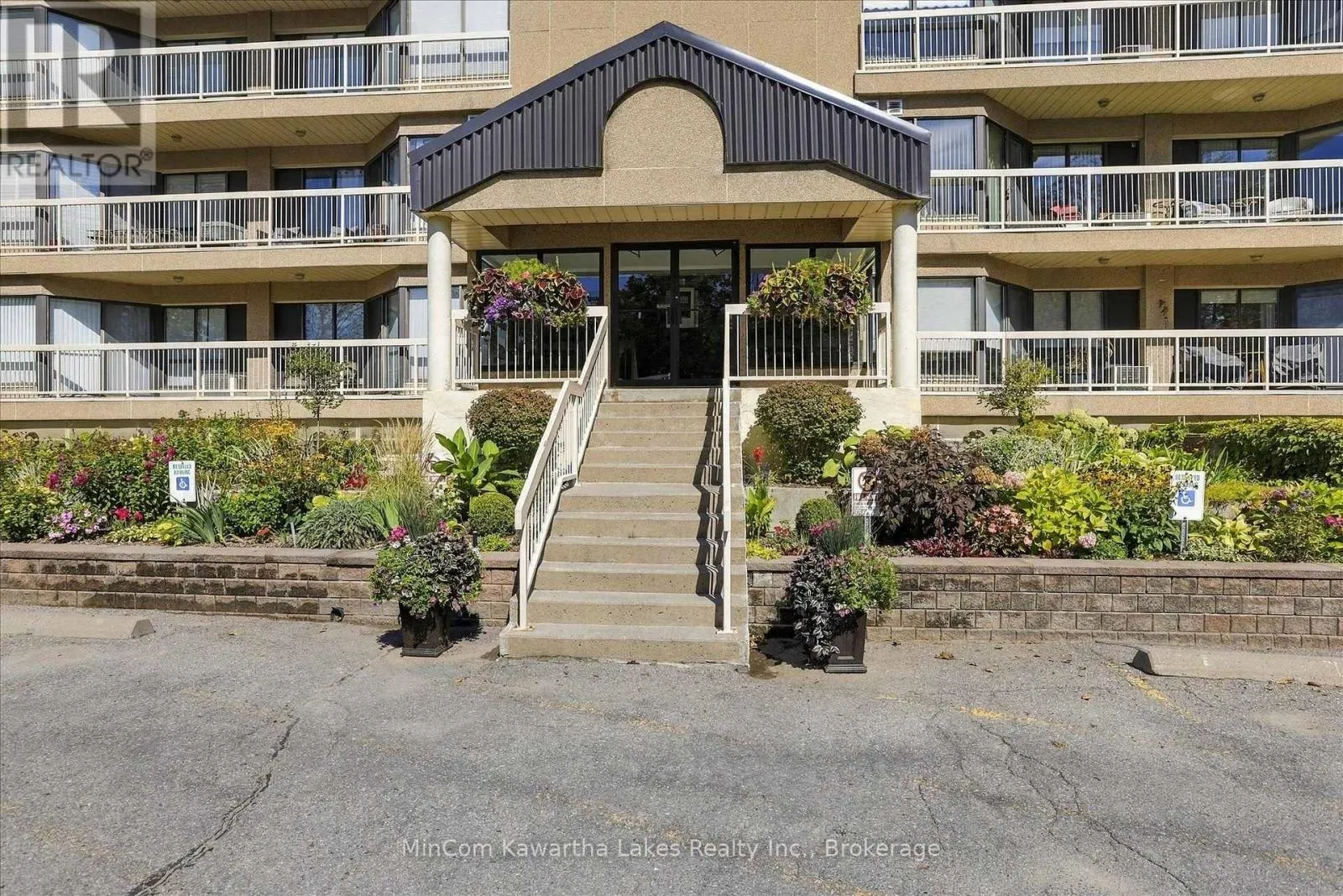 207 - 40 AUBURN STREET #207