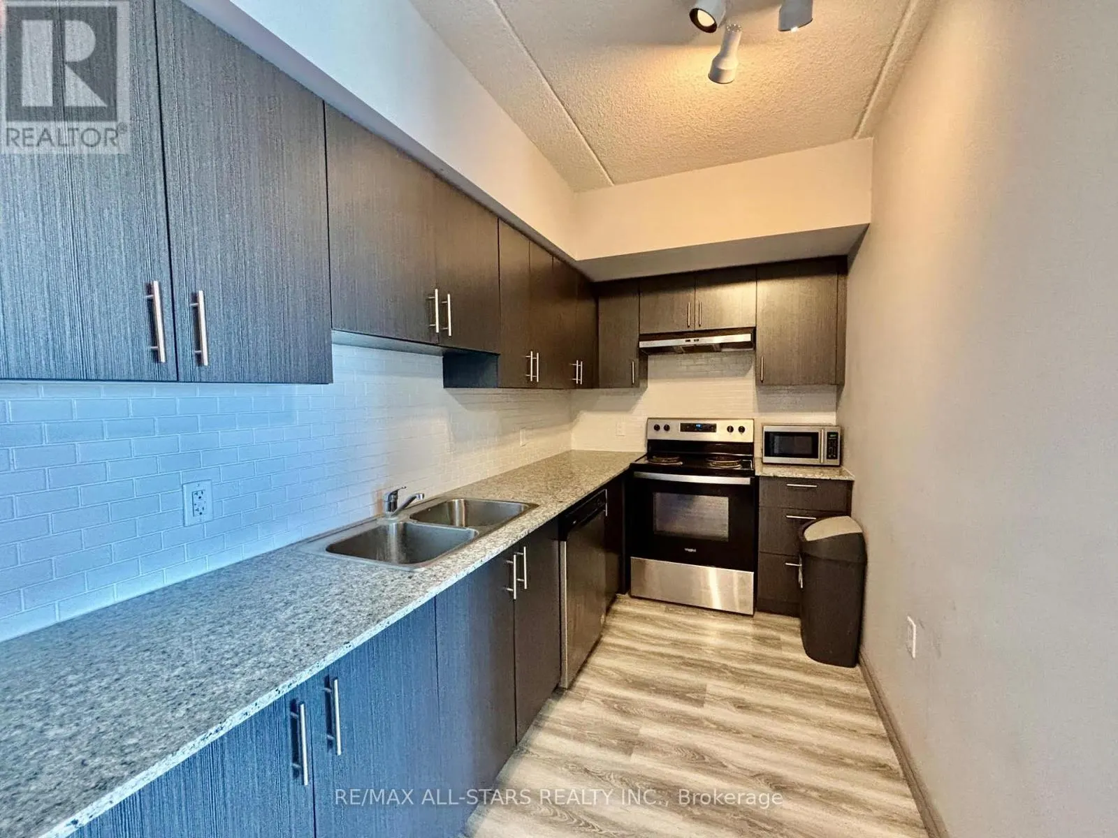 507 - 275 LARCH STREET