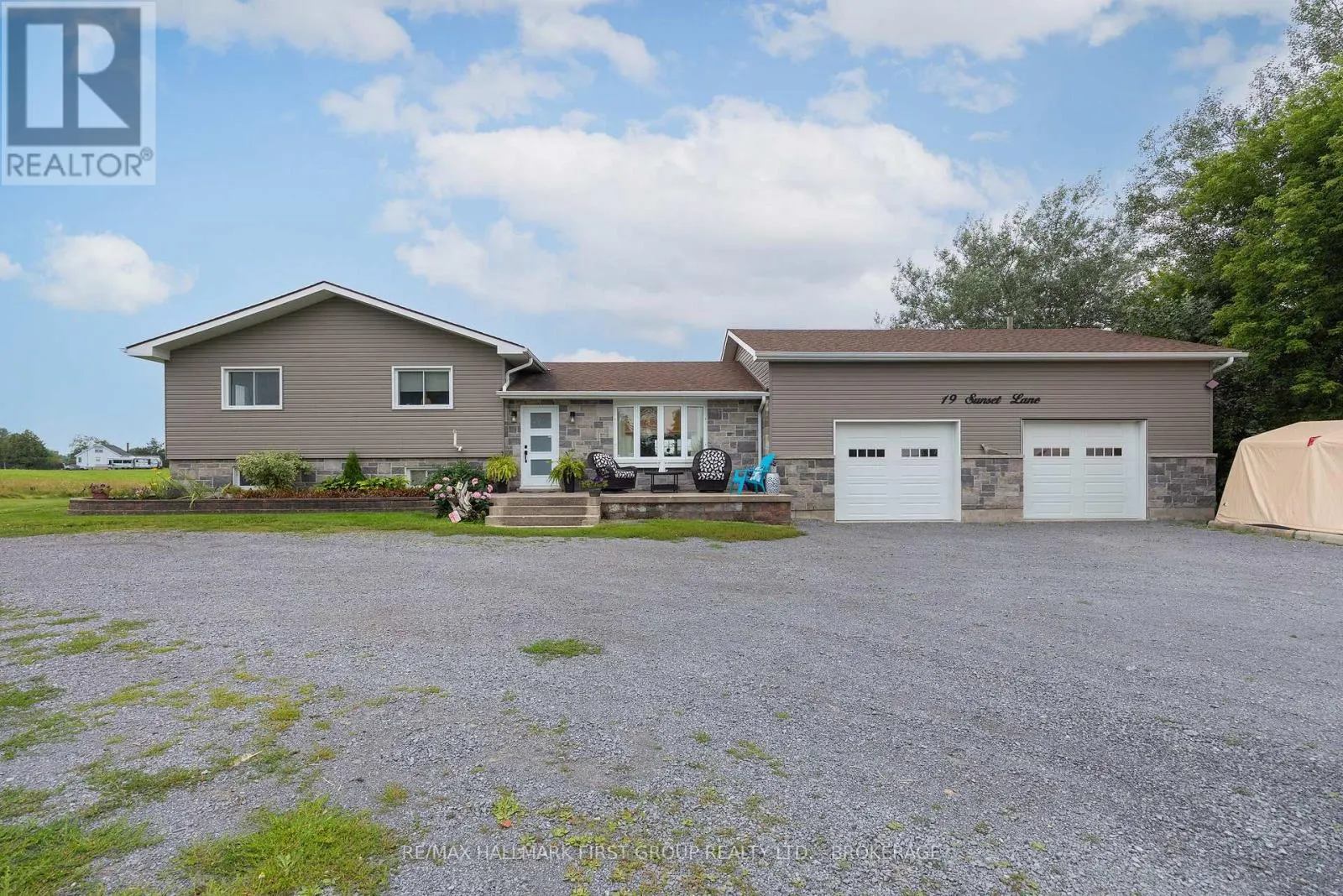 19 SUNSET LANE