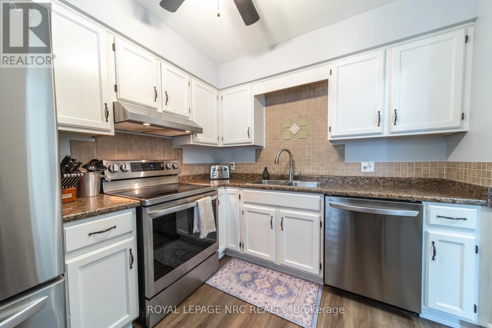 6073 WILDROSE CRESCENT