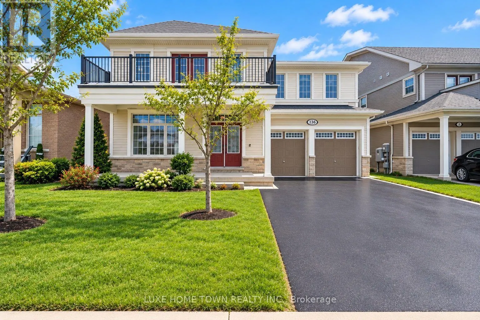 136 HARPIN WAY E