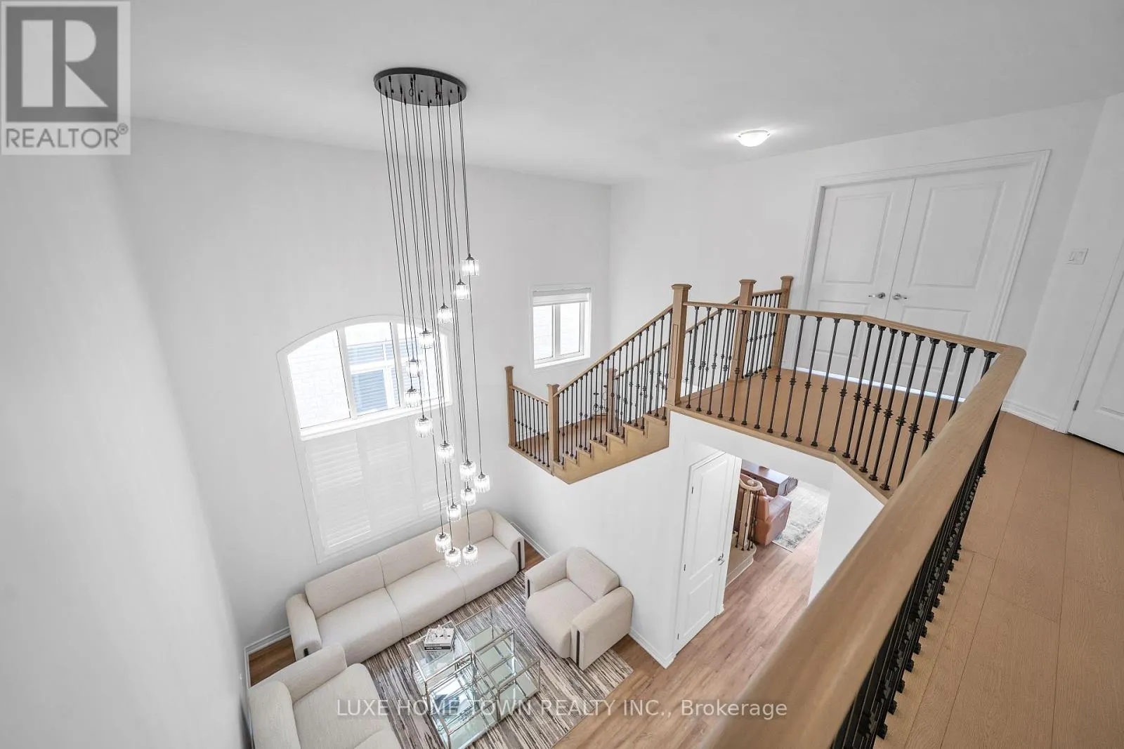 136 HARPIN WAY E