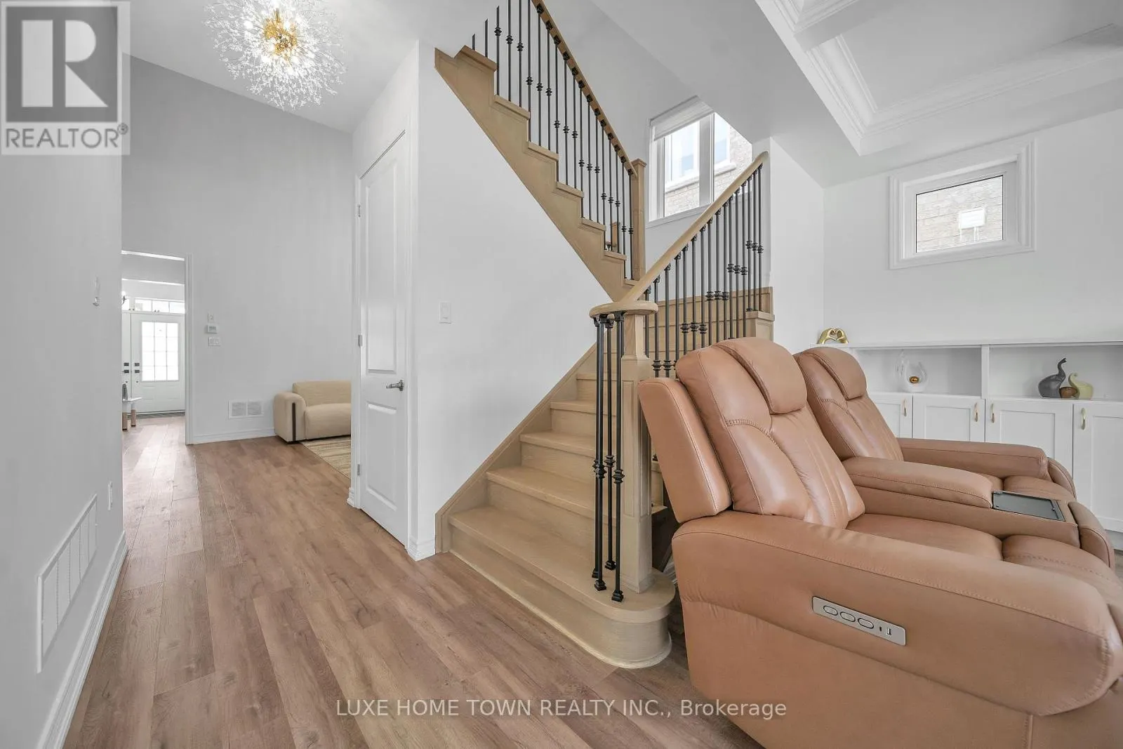 136 HARPIN WAY E