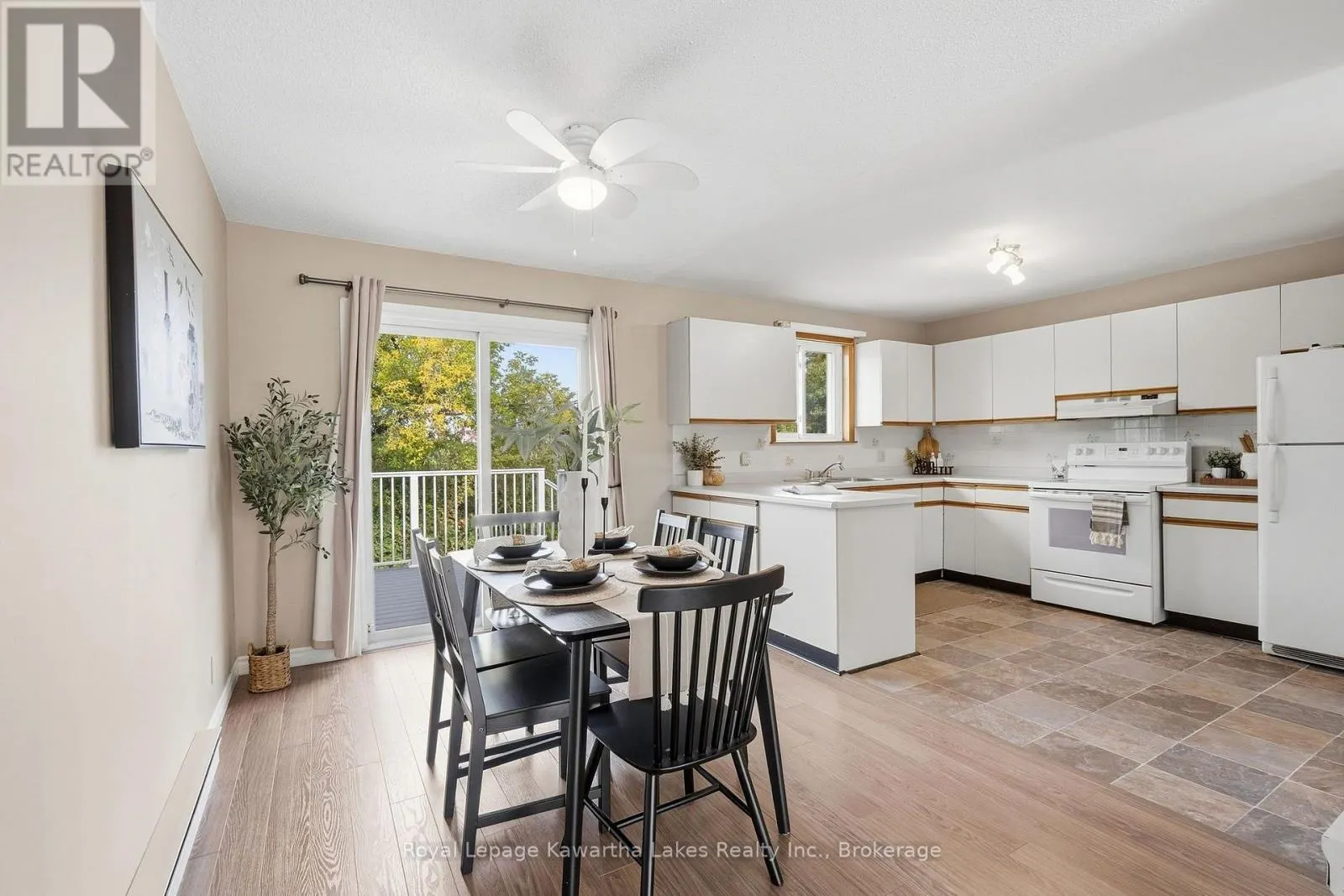 27 - 115 MARY STREET W #27