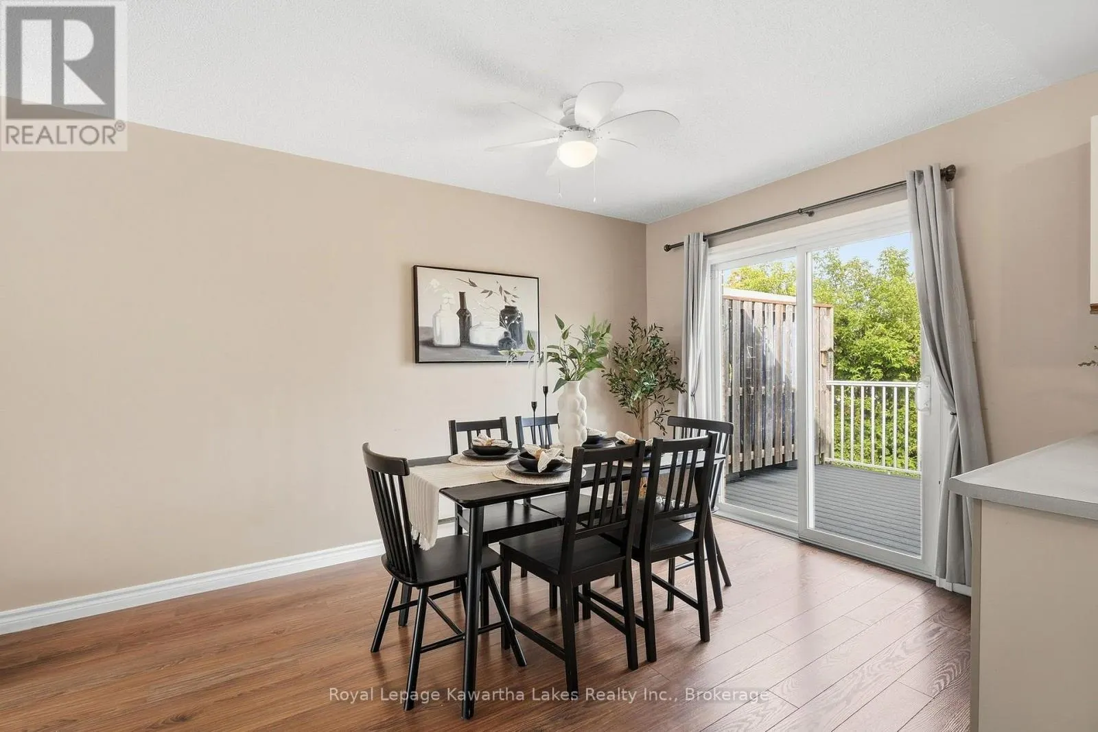 27 - 115 MARY STREET W #27