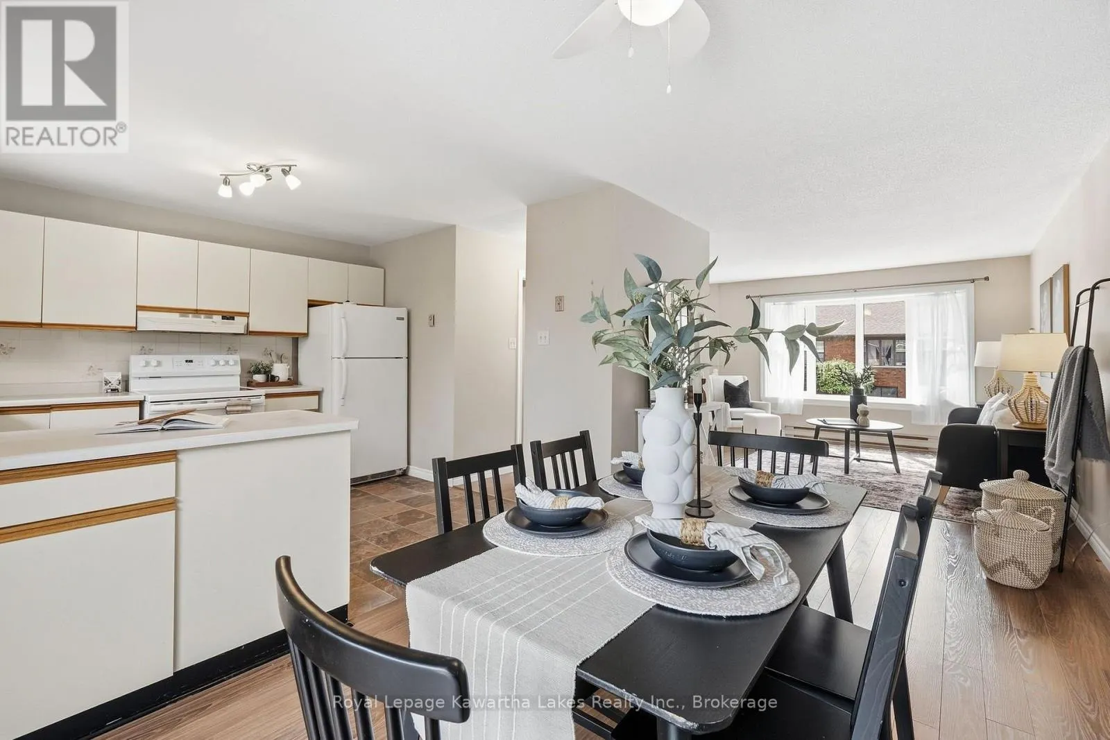 27 - 115 MARY STREET W #27