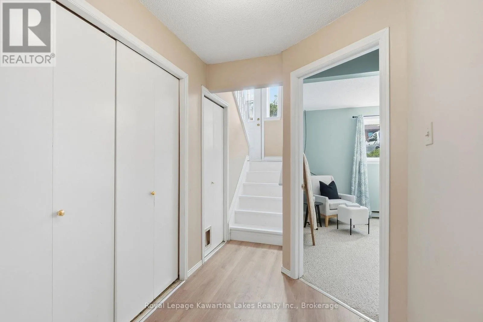 27 - 115 MARY STREET W #27