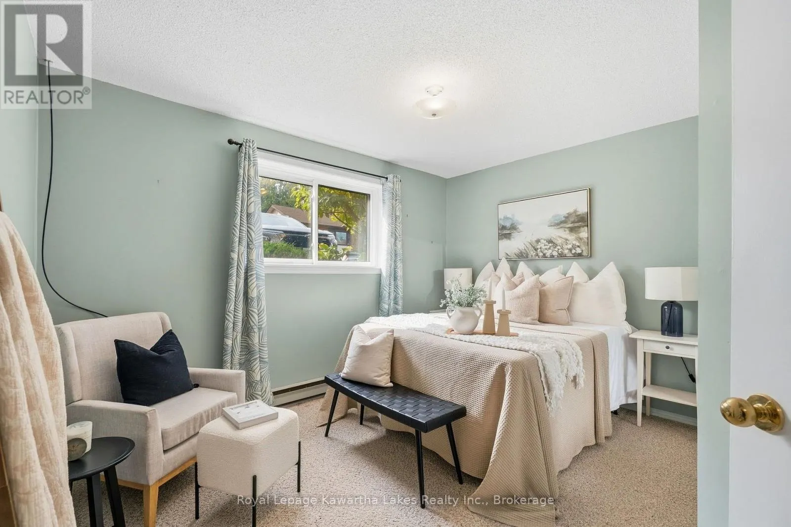 27 - 115 MARY STREET W #27