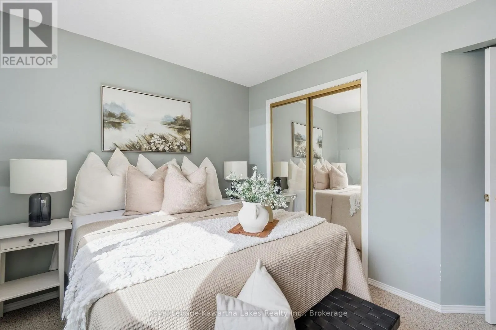 27 - 115 MARY STREET W #27