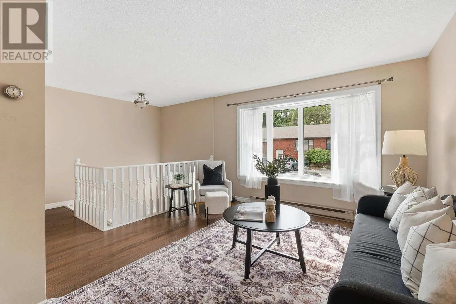 27 - 115 MARY STREET W #27