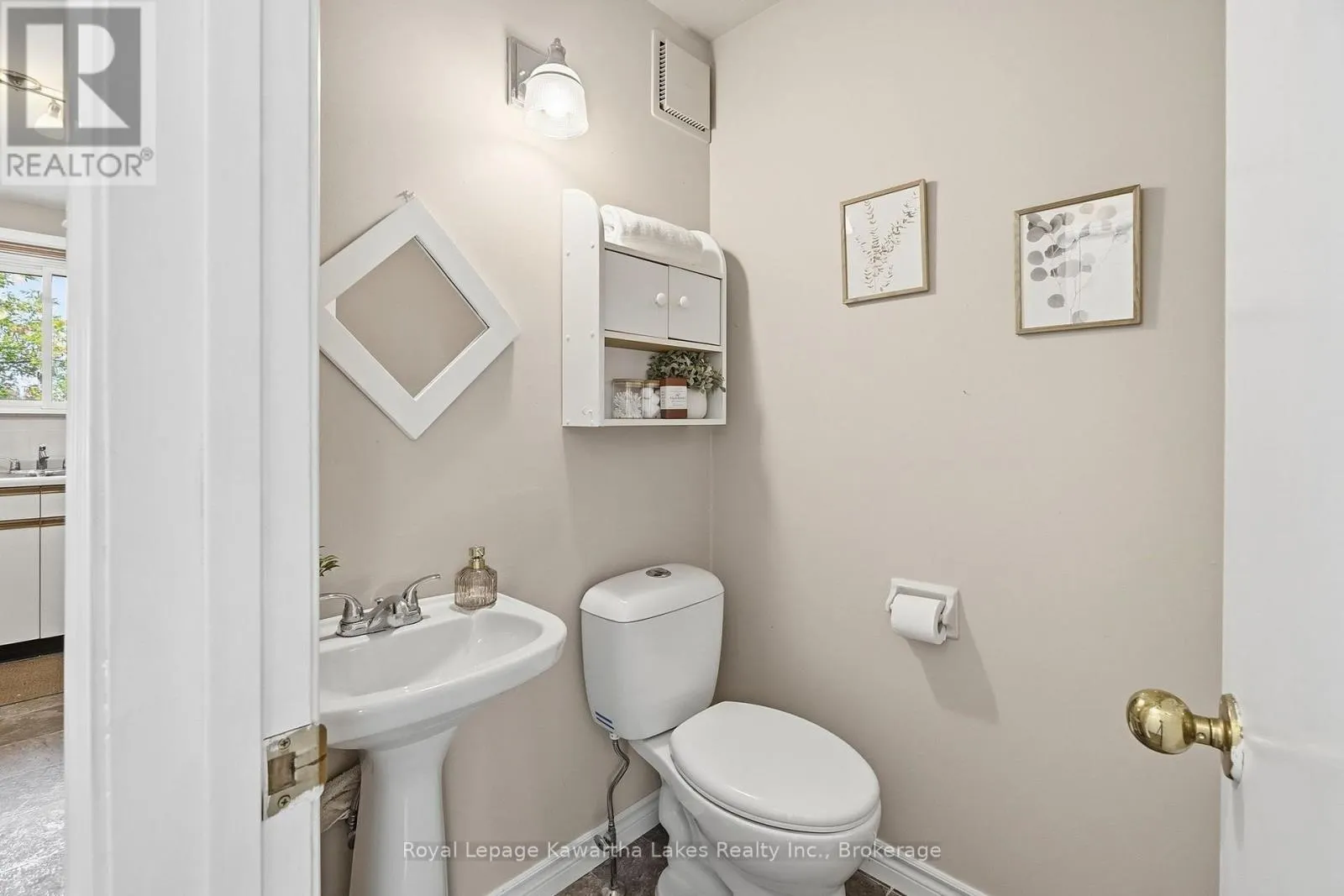 27 - 115 MARY STREET W #27